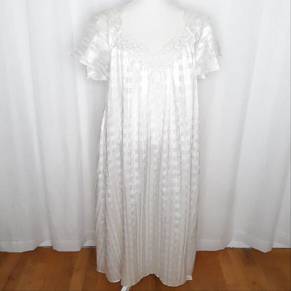 Vtg. Valentino Intimo White Full-Length Nightdress Ribbon Embroidery